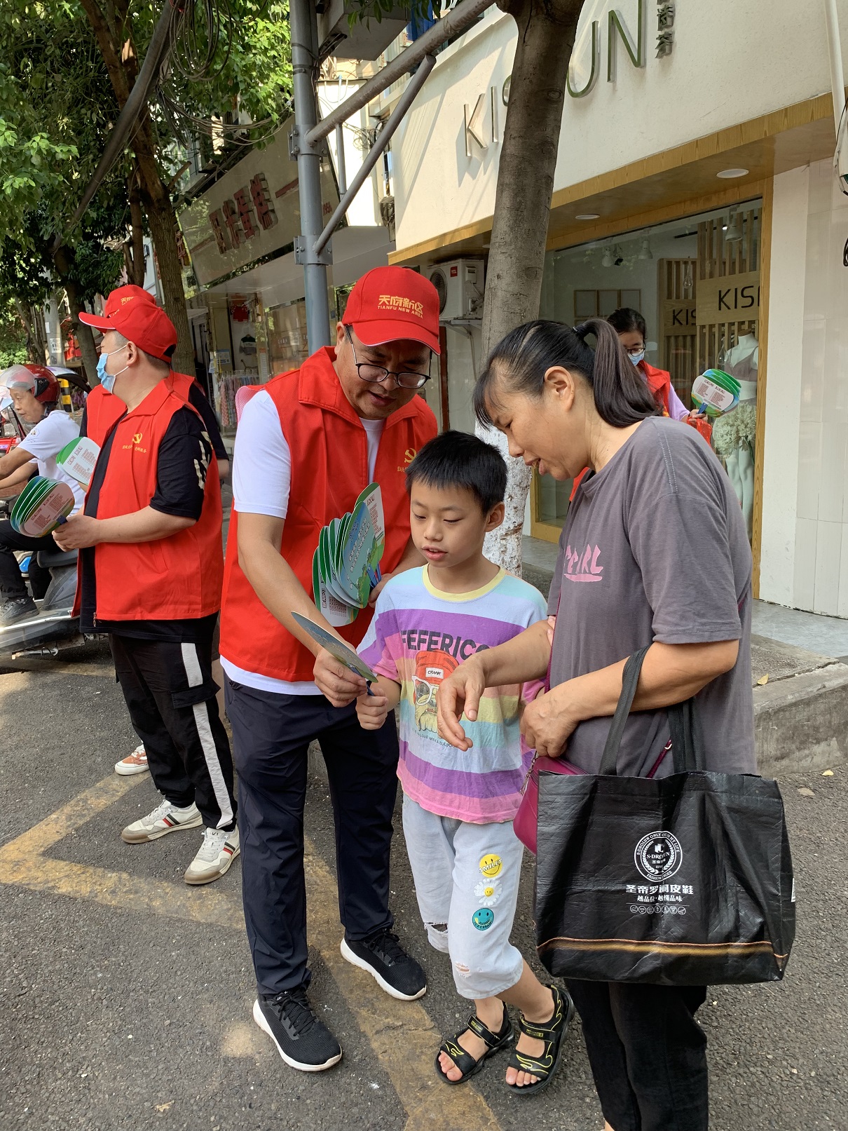 幸福成都 美在文(wén)明 天府花(huā)香谷党支部开展主题党日活动 幸福成都 美在文(wén)明 天府花(huā)香谷党支部开展主题党日活动